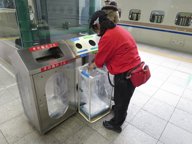 駅舎清掃等｜業務概要｜JR東日本テクノハートTESSEI